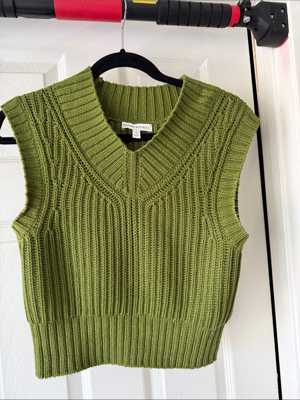 Banana Republic Moss Green Ribbed V‑Neck Sweater Vest